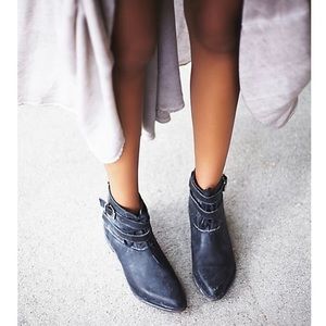 Free People “Meray Lace up boot” Black size 7